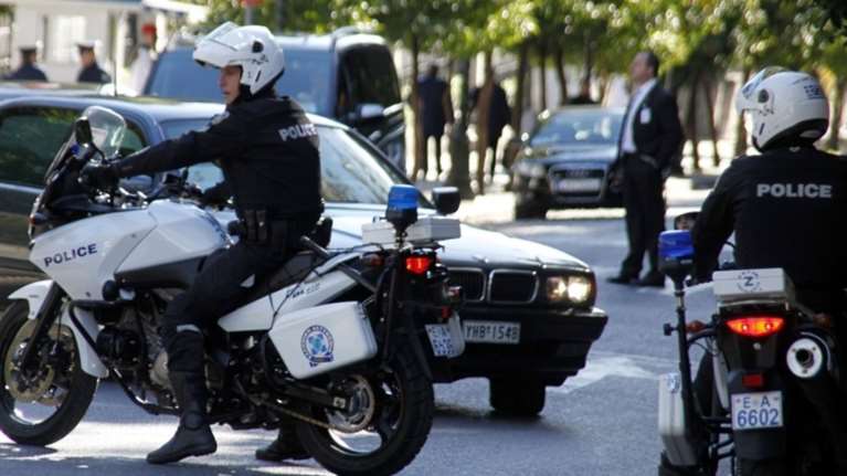 Δύο νεαροί στην Άρτα χτύπησαν ηλικιωμένο και τον λήστεψαν