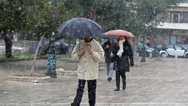 Χιονίζει από το μεσημέρι στην Κοζάνη και την ευρύτερη περιοχή