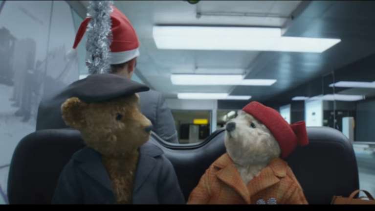 Το τρυφερό σποτάκι του Heathrow για τα Χριστούγεννα