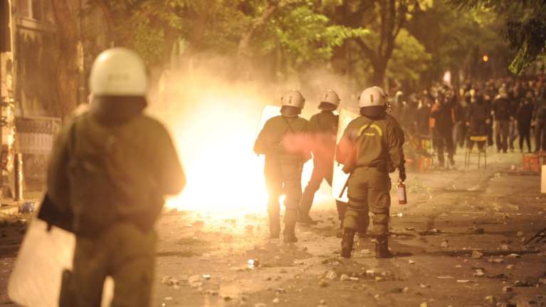 Αναρχικοί κατέλαβαν κτίριο του ΕΜΠ λίγο πριν την πορεία