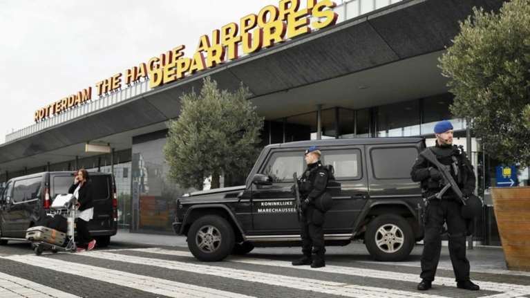 Συναγερμός στο αεροδρόμιο της Χάγης λόγω απειλής για επίθεση