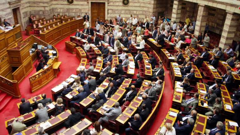 Προϋπολογισμός και 2 πολυνομοσχέδια για να κλείσει η αξιολόγηση