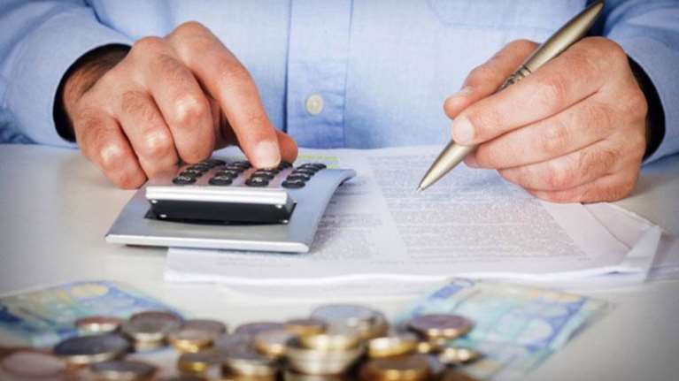 Αλλα 5,5 δισ. ευρώ έχασαν τα ελληνικά νοικοκυριά