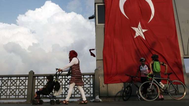 Η Τουρκία περνά νόμο που "αθωώνει" βιαστές ανηλίκων