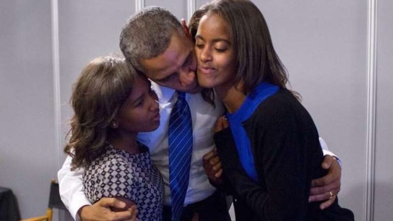 Μπαράκ Ομπάμα: Τι είπα στις κόρες μου αμέσως μετά τη νίκη του Τραμπ