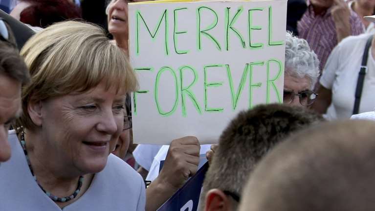 Το CSU χαιρετίζει τη υποψηφιότητα της Μέρκελ για νέα θητεία