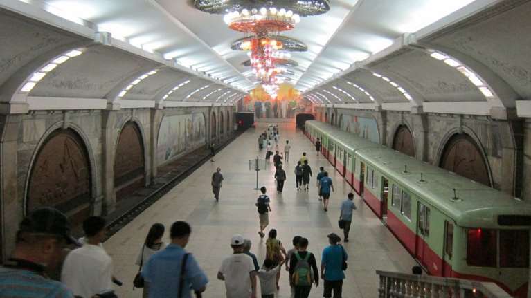 Κι όμως! Το πιο πολυτελές μετρό βρίσκεται στην Πιονγιάνγκ [Εικόνες]