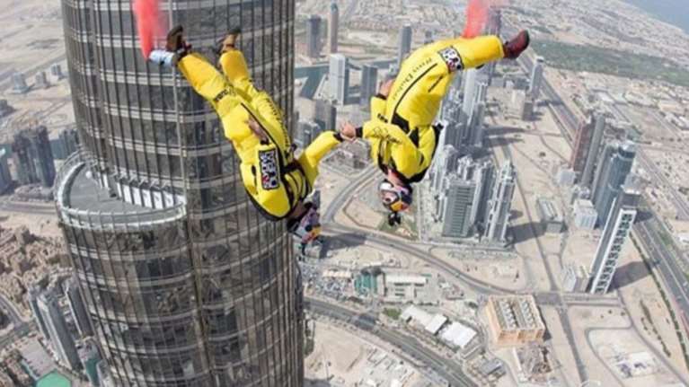 Βραζιλιάνοι αλεξιπτωτιστές πήδηξαν από ουρανοξύστη 40 ορόφων