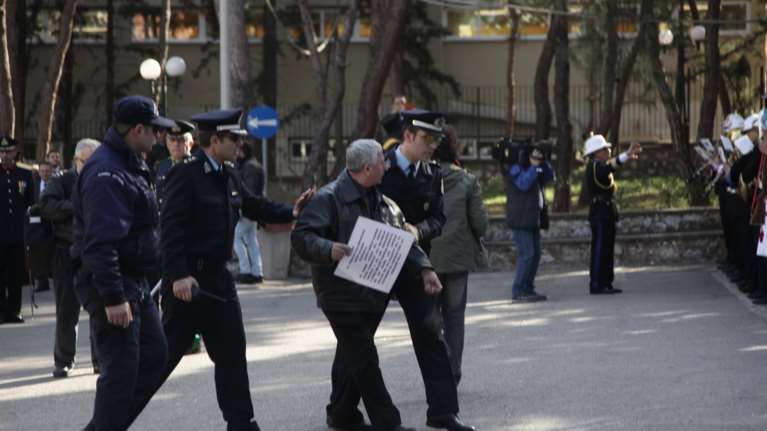 Το απρόοπτο στην κηδεία του Κωστή Στεφανόπουλου