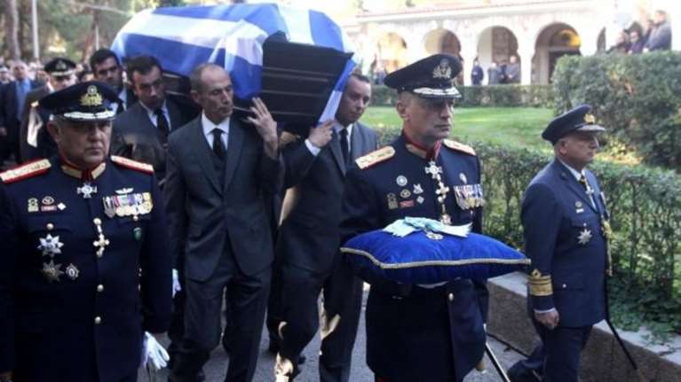 Κηδεία Στεφανόπουλου: Ο αντιστράτηγος που τιμήθηκε και τίμησε τον πρόεδρο