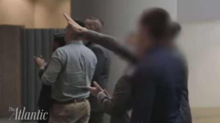 Αποδοκίμασε ο Τραμπ την εκδήλωση με τους ναζιστικούς χαιρετισμούς