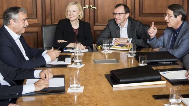 Πολίτης: Ποιοί χάλασαν τη συμφωνία για το Κυπριακό