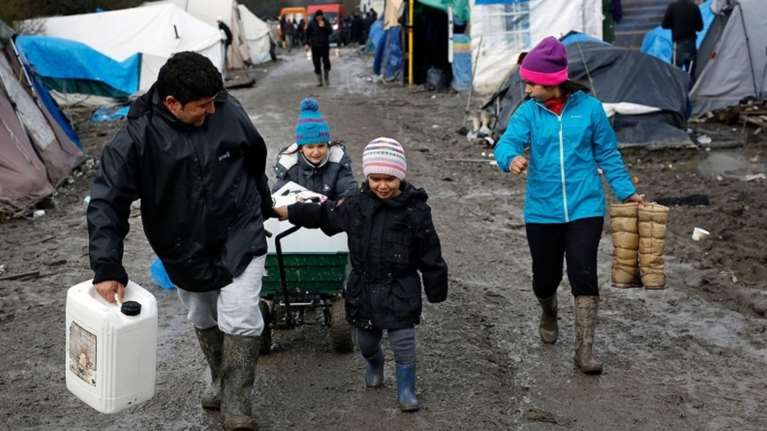 Αγνοούνται δεκάδες ανήλικοι που διέμεναν στη ζούγκλα του Καλαί