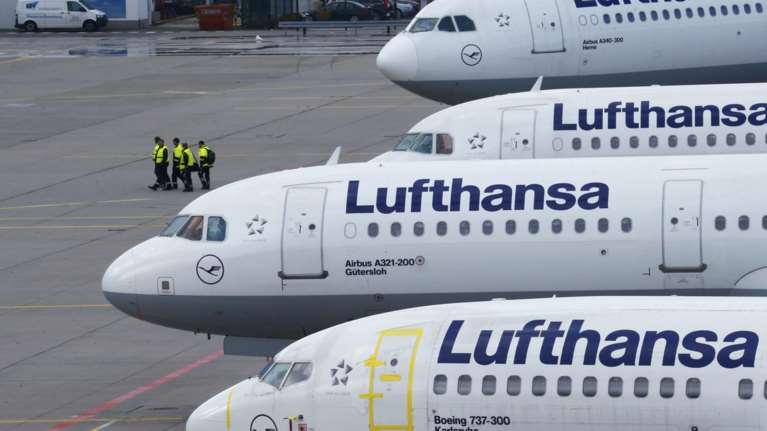 Παρατείνουν την απεργία τους οι πιλότοι της Lufthansa