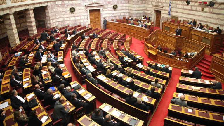 Στη Βουλή το πρώτο πακέτο προαπαιτούμενων για την β&#39; αξιολόγηση