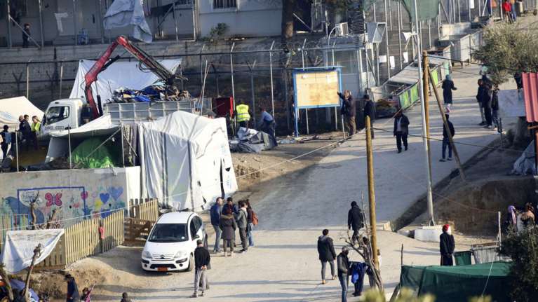 Έντονες αντιδράσεις από την αντιπολίτευση για την τραγωδία στη Μόρια