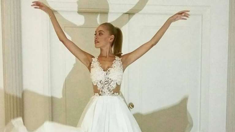 Κλέλια Μενελάου: Η μπαλαρίνα του Μπουγιούρη χορεύει με πουέντ [Βίντεο]