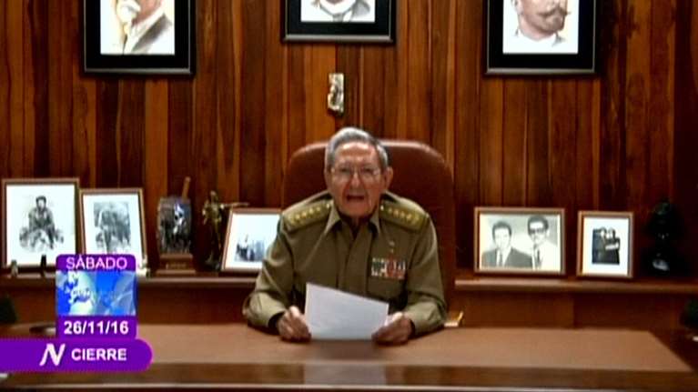 Η στιγμή που ο Ραούλ Κάστρο ανακοινώνει το θάνατο του Φιντέλ