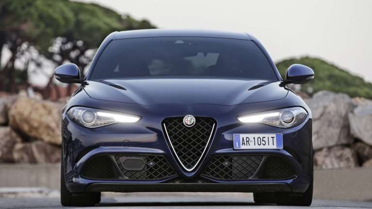 Καθρέφτη καθρεφτάκι μου ποια είναι η πιο όμορφη;