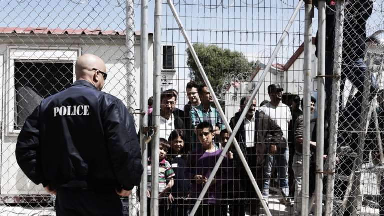 Η ΕΛ.ΑΣ ενισχύει την αστυνόμευση στα νησιά λόγω προσφυγικού