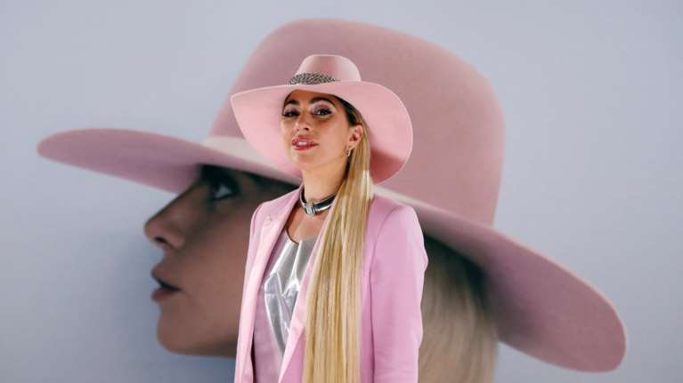 Lady Gaga: Ο έρωτας και οι σχέσεις της ζωής της