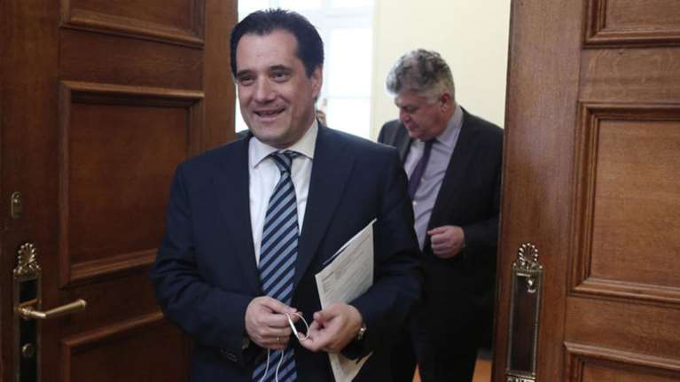 Άδωνις τρολάρει Τσίπρα: Πρόεδρε, πάρε μαζί στην Κούβα και τον ...Αρτεμίου