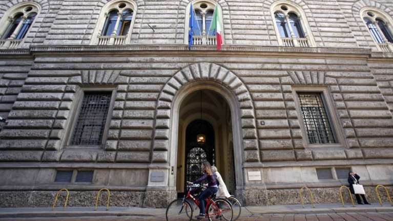 FT: Λουκέτο σε οκτώ τράπεζες αν επικρατήσει το «όχι» στην Ιταλία