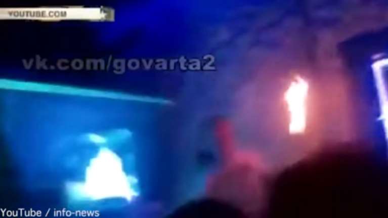 Ζογκλέρ έπαιζε με τις φλόγες και προκάλεσε τον τραυματισμό 22