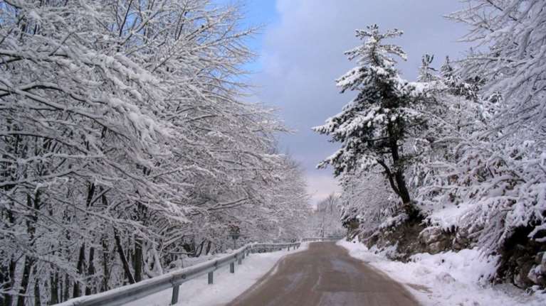 Χιόνια, ισχυροί βοριάδες &amp; χαμηλές θερμοκρασίες σε όλη τη χώρα
