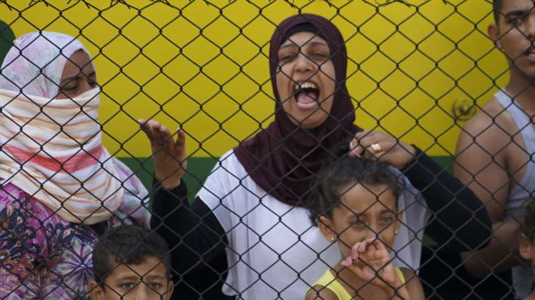 Μετανάστριες παίρνουν αντισυλληπτικά από τον φόβο του βιασμού