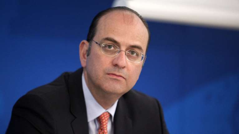 ΝΔ: Η κυβέρνηση φορολογεί και τον καναπέ που καθόμαστε