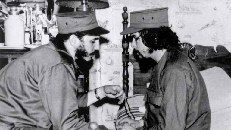 Η τέφρα του Κάστρο «συναντήθηκε» με τα λείψανα του Τσε Γκεβάρα