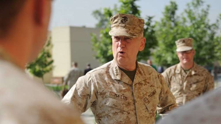 Ο Τραμπ ανακοίνωσε τον σκληρό Τζέιμς Μάτις υπουργό Άμυνας