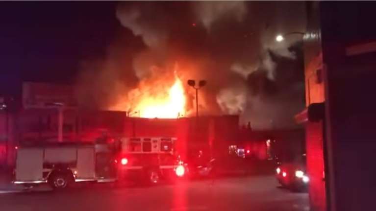 Ανεβαίνει συνεχώς ο αριθμός των νεκρών από τη φωτιά στο Οκλαντ