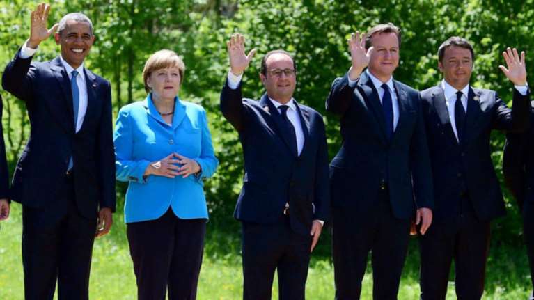 Η φωτογραφία που έγινε viral: Oλοι φεύγουν, η Μέρκελ μένει