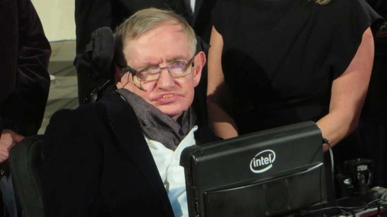 Στήβεν Χώκινγκ: Τώρα είναι η πιο επικίνδυνη στιγμή της ανθρωπότητας