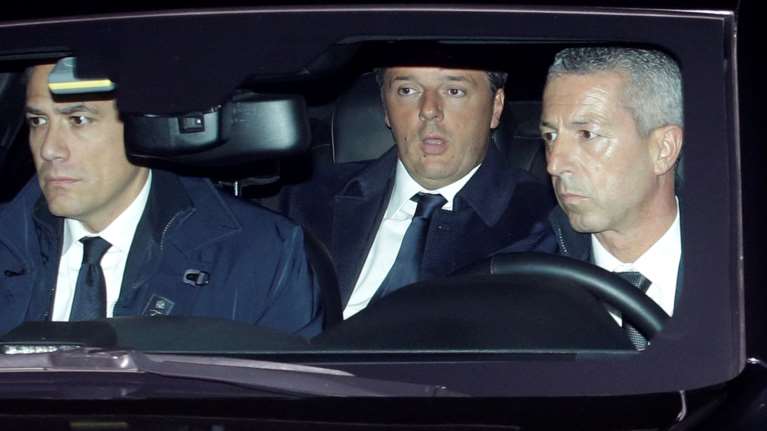 Παραμένει στην πρωθυπουργία ο Ρέντσι μέχρι να εγκριθεί ο προϋπολογισμός