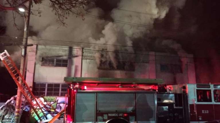 Toυλάχιστον 36 οι νεκροί από την πυρκαγιά στο Οκλαντ