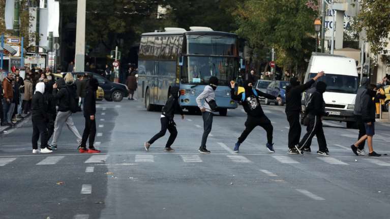 Επέτειος Γρηγορόπουλου: Ένταση με πετροπόλεμο στη Νομική