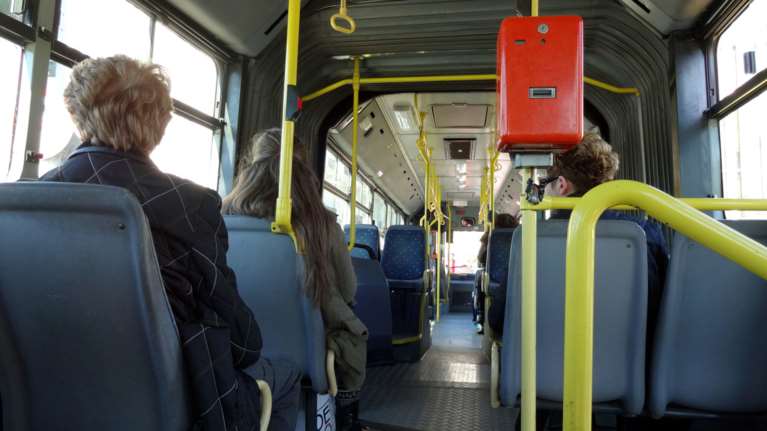 Γιατί τα περίπτερα δεν πωλούν πια εισιτήρια για τα λεωφορεία