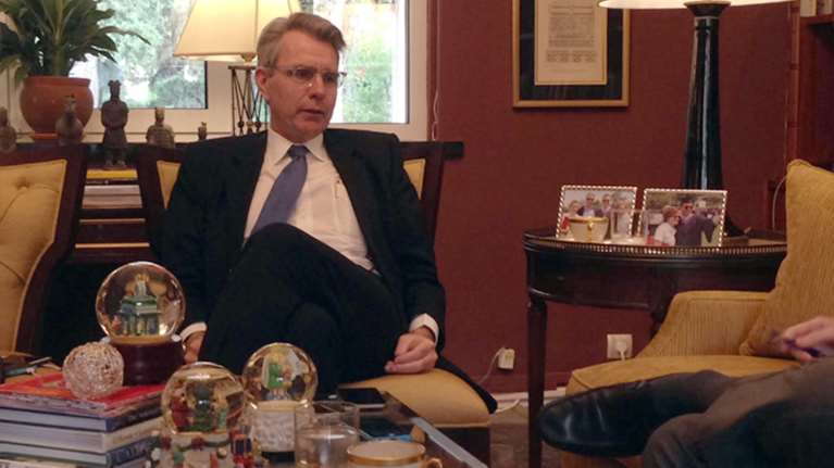 Ο αμερικάνος πρεσβευτής, οι εκλογές και η ανάπτυξη