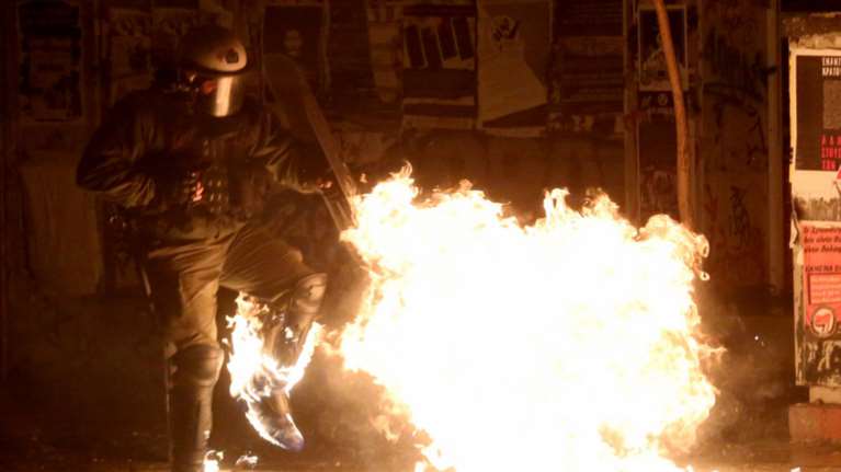 Δείτε Live τα επεισόδια των αντιεξουσιαστών στα Εξάρχεια