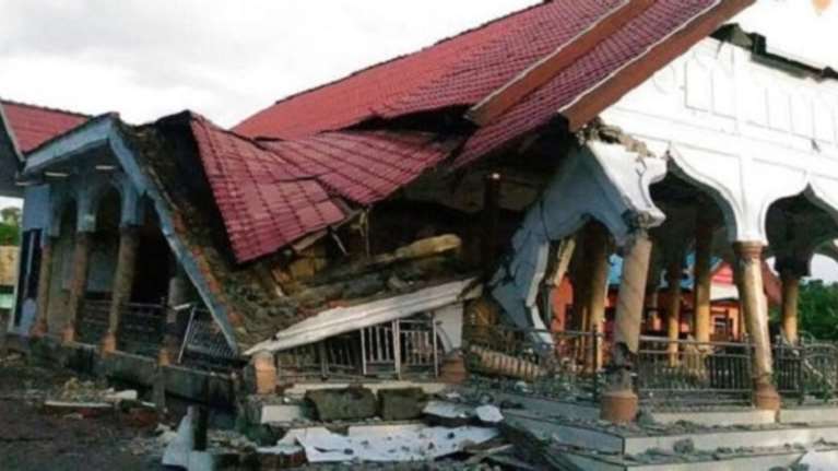 Τουλάχιστον 20 νεκροί από τη σεισμική δόνηση στη Σουμάτρα (ΒΙΝΤΕΟ)