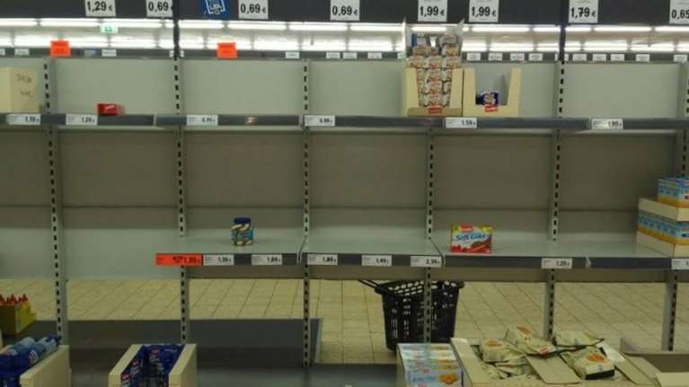 Άδεια ράφια στα σούπερ μάρκετ στο Ηράκλειο λόγω της απεργίας