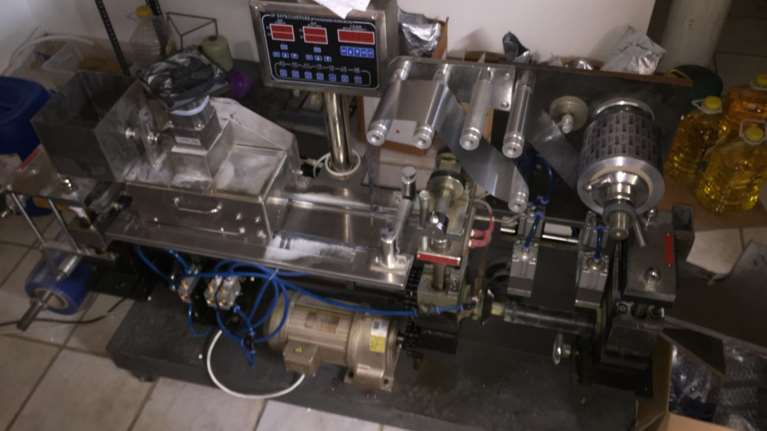 Στα άδυτα του παράνομου εργαστηρίου αναβολικών στη Βάρη