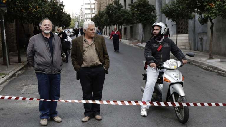 Διευκρινίσεις υπουργείου Εργασίας: Ποιοι συνταξιούχοι θα πάρουν το βοήθημα