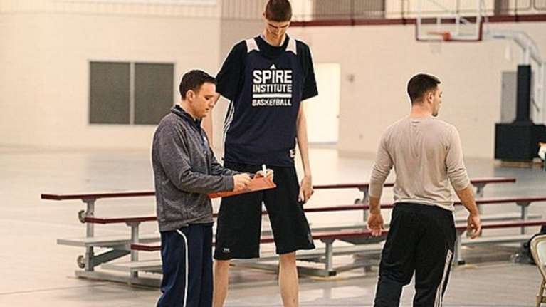 16χρονος με ύψος 2.35 το «next big thing» του ΝΒΑ-VIDEO