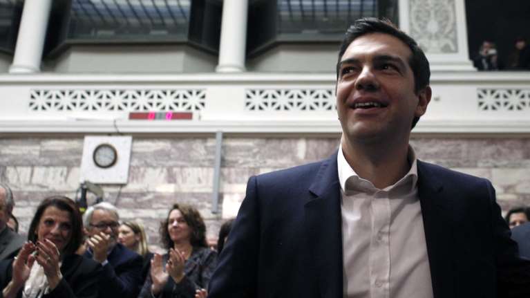 Γερμανικά ΜΜΕ: «Ο Τσίπρας μοιράζει δώρα και κάνει μονομερείς ενέργειες»