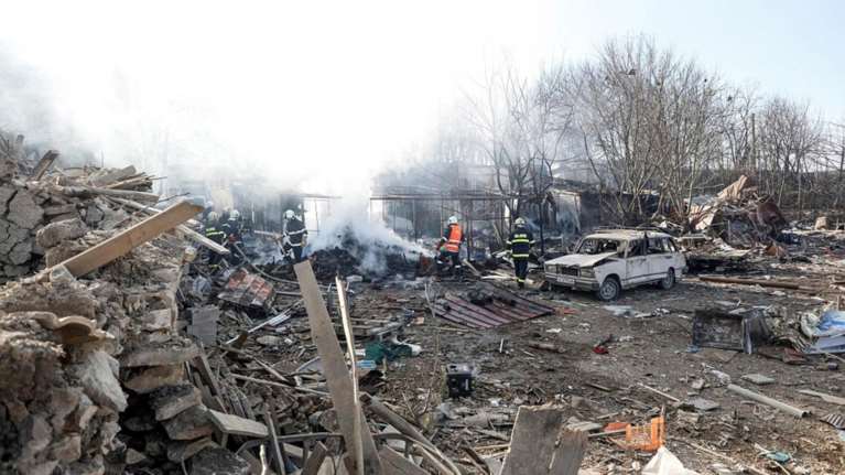 Σοκαριστικές φωτό από την έκρηξη τρένου με τους 7 νεκρούς