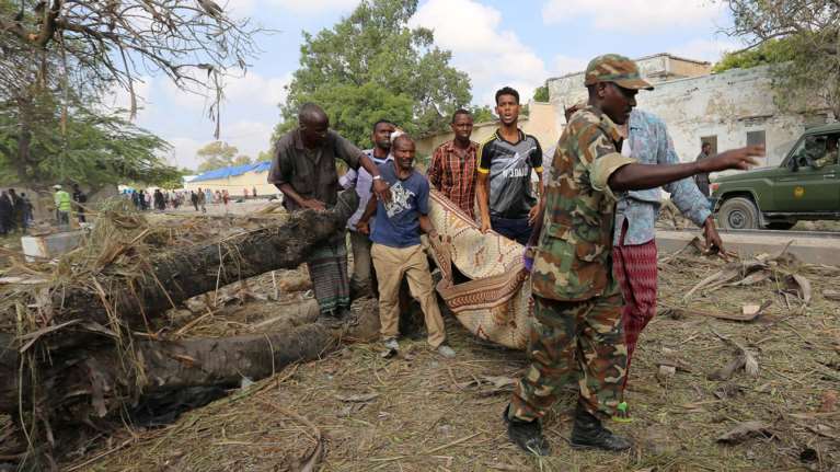 Βομβιστική επίθεση με 29 νεκρούς σε λιμάνι της Σομαλίας